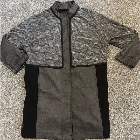 Lululemon Cocoon Car Coat size small - Picture 3 of 10